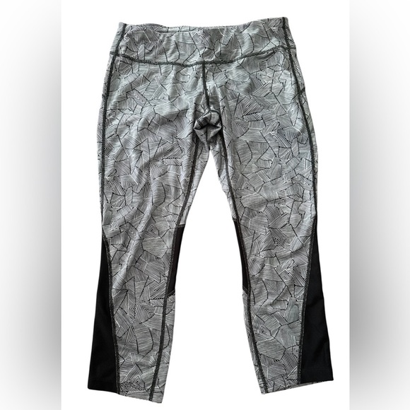 Nike WOMENS Gray and Black Geometrical Patterned Leggings, size L - Picture 1 of 5